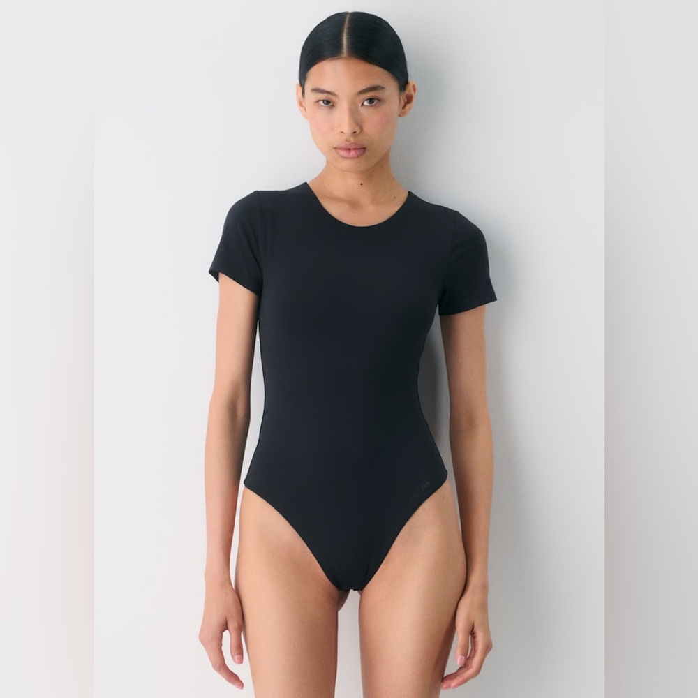 Aritzia Babaton Contour Bodysuit